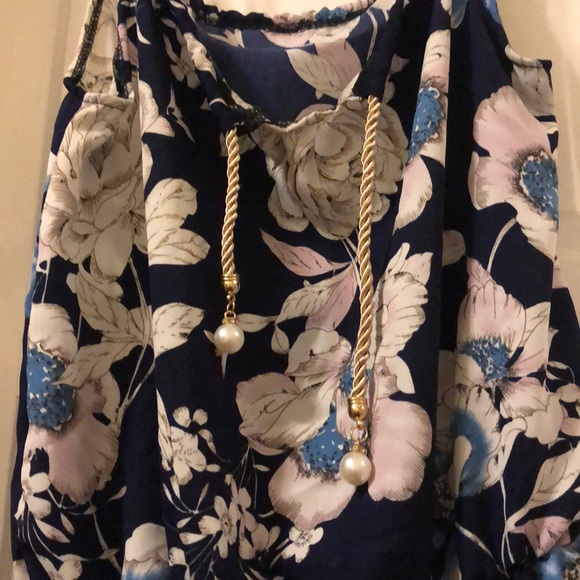 Navy/white floral romper - Picture 9 of 11